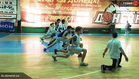 Basketball de l'école pour enfants Sergey Dyadechko