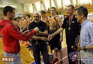 Basketball de l'école pour enfants Sergey Dyadechko